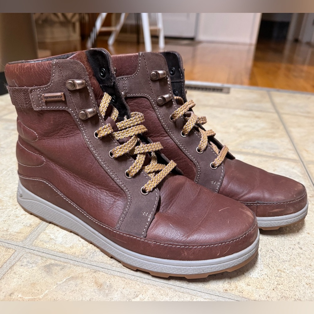 Chaco Brown Waterproof Sierra Boots